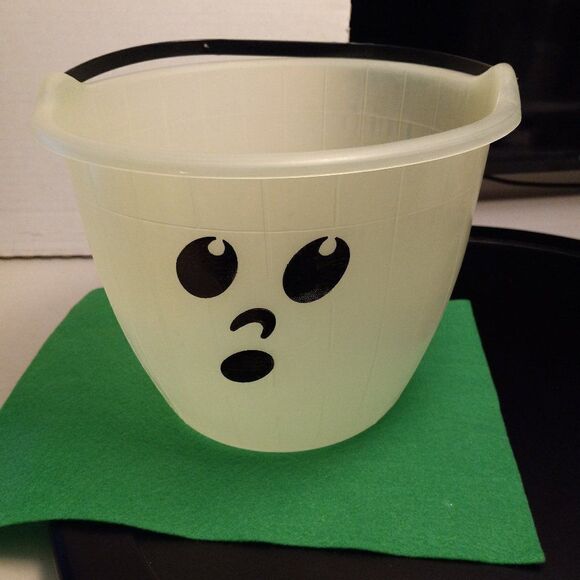 Plastic Ghost 5 Quart Bucket - Picture 1 of 5